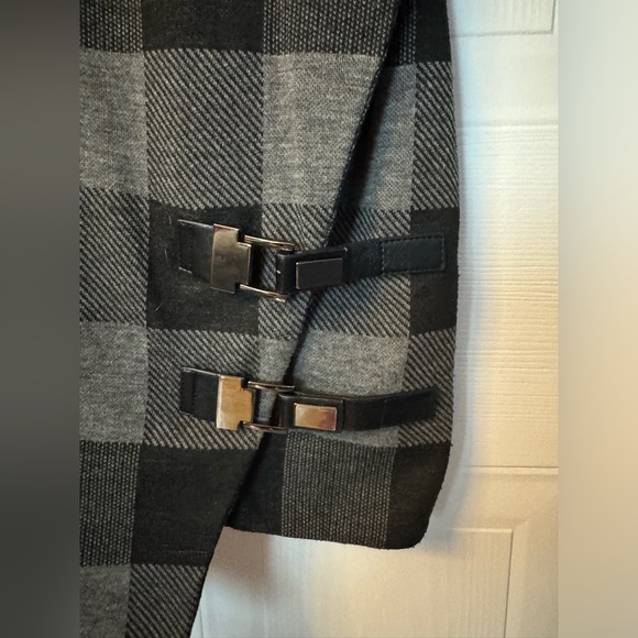 Le Chateau Dress - Picture 2 of 3